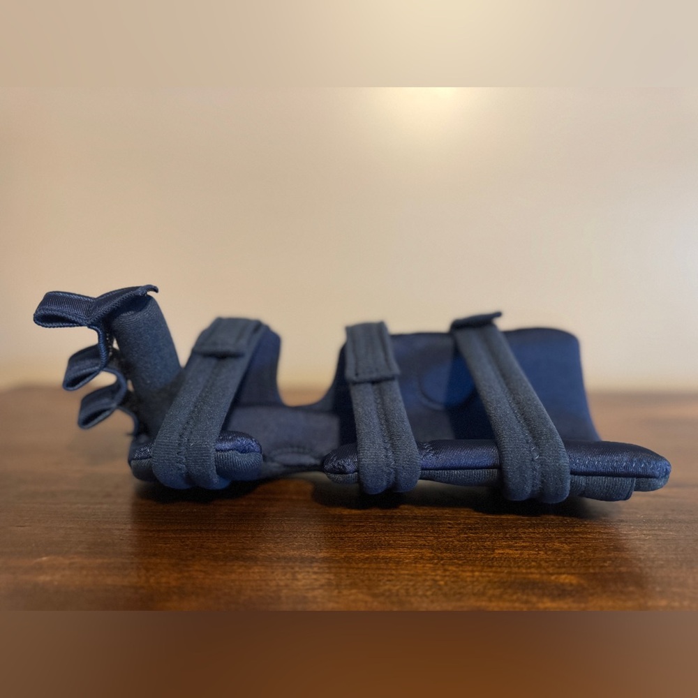 Vertaloc Wrist Brace - Picture 2 of 4
